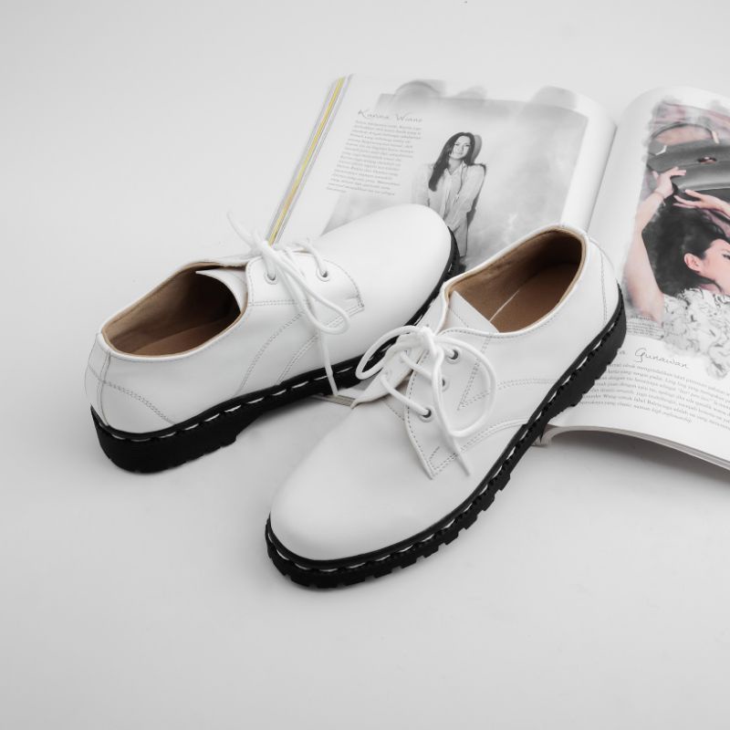 Sepatu Sneakers Wanita VIA SHOES WHITE Like Project