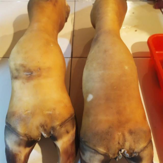 

Kaki sapi segar.. bisa untuk membuat soto dan sop 100% Halal