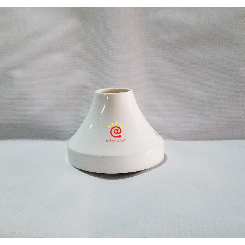 Fitting Lampu Plafon Bulat E27 Putih YLI