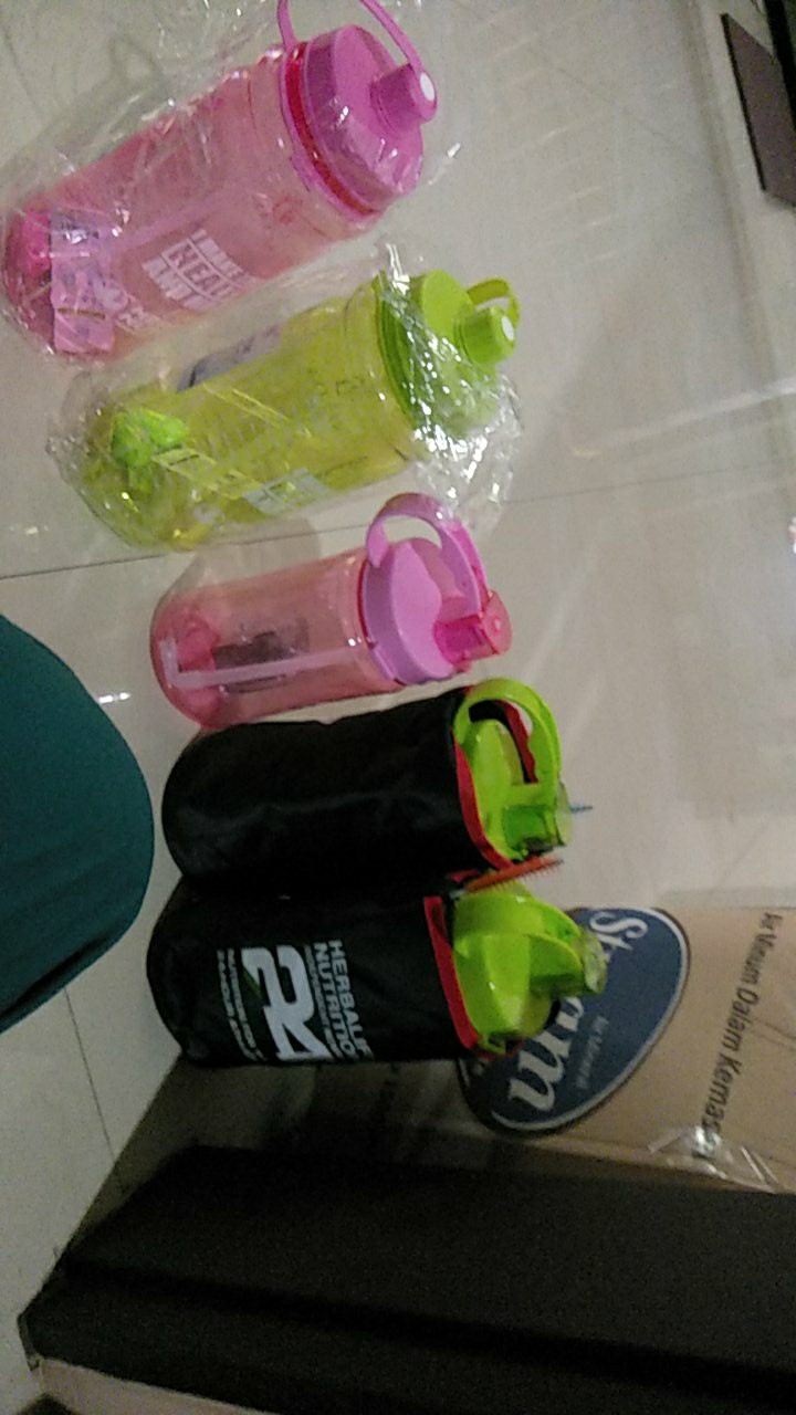 Botol Herbalife Singapore Warna Pink 1,5 Liter Bonus Sikat Sedotan