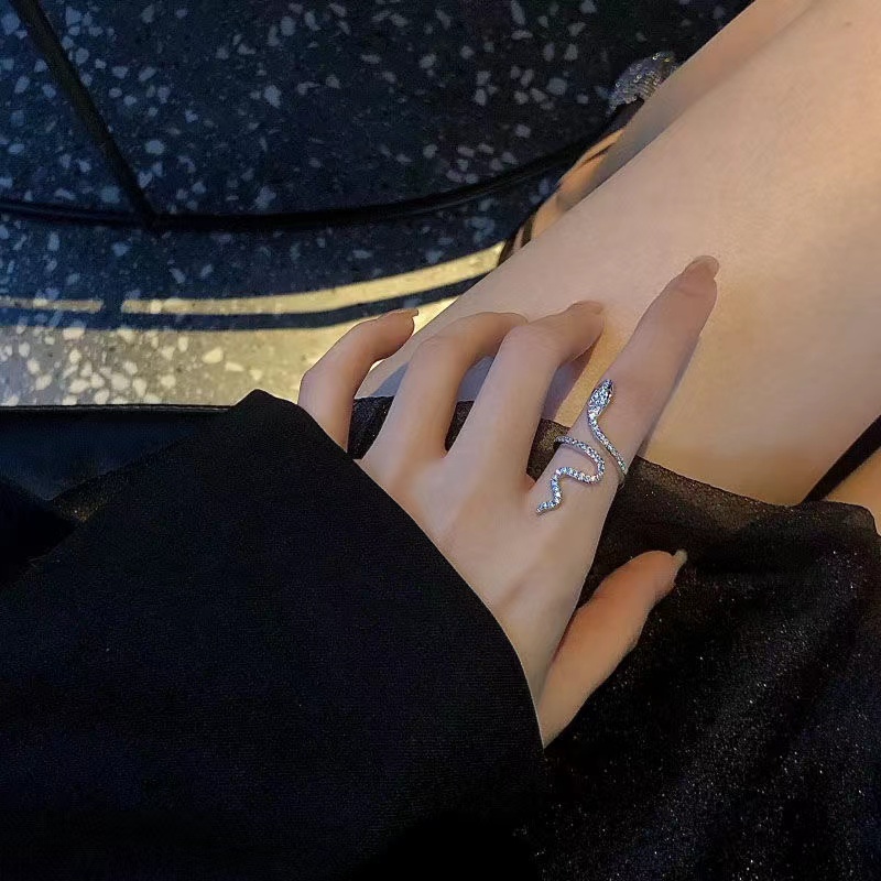 IFYOU Cincin Silver Bentuk Ular Hias Berlian Gaya Retro Vintage Untuk Wanita