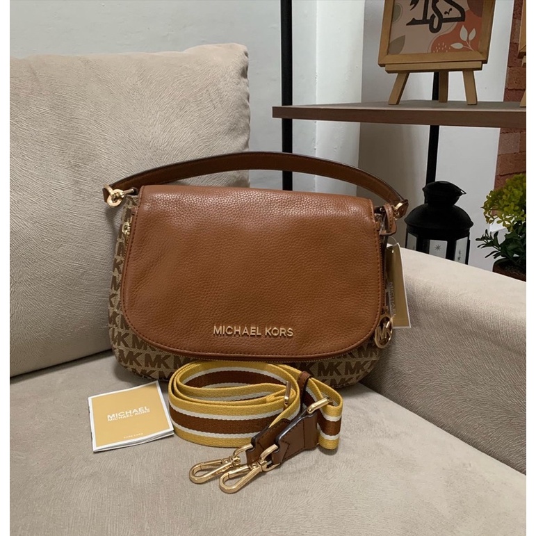 PRELOVED ~ MK Bedford Medium Signature Flap (Brown)