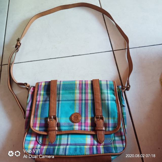 Tas preloved tommy Hilfiger sling bag