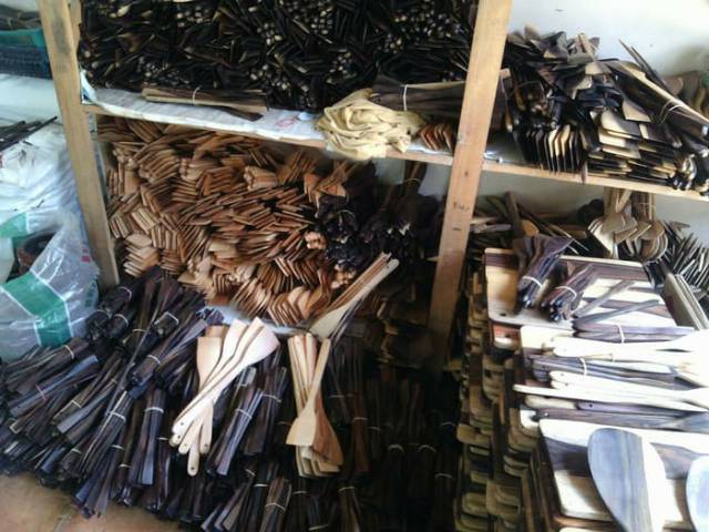 Sutil / Sendok / Sodet / Spatula Kayu Sonokeling P35 Solet