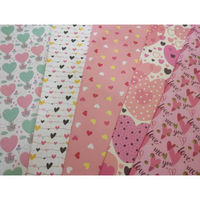 

Kertas kado motif love isi 10pcs