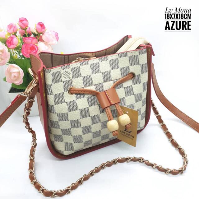 Tas Lv square shoulder bag