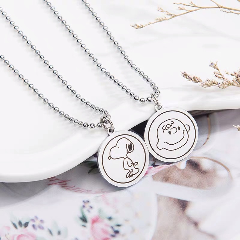 Kartun Snoopy kalung lucu gadis jantung Charlie bulat stainless steel kalung siswa perempuan pasanga