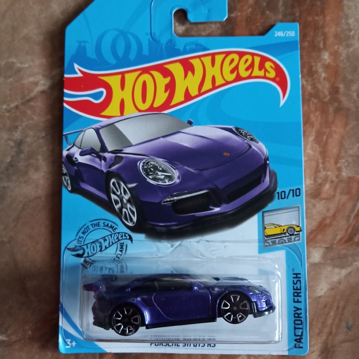 Hot Wheels Porsche 911 GT3 RS Ungu