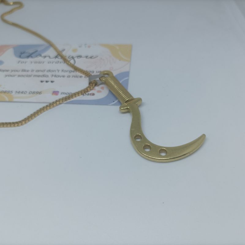 Kalung Celurit Emas Kalung Liontin Celurit Titanium (Satu Set)