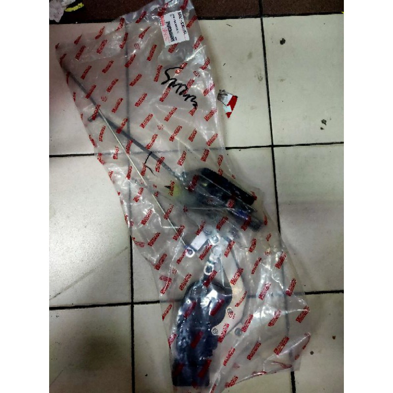 doorlock pintu dpn kiri original daihatsu taruna