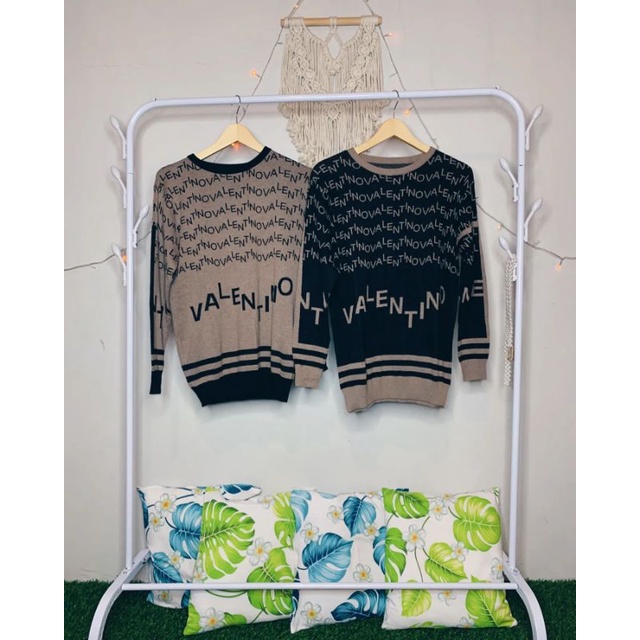 Sweater Rajut Valentino