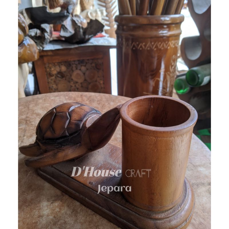 

Tempat Pensil Kura-Kura Kayu Jati