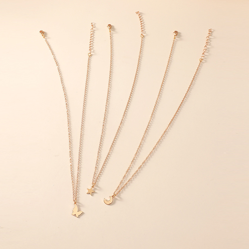 Kalung Rantai Multilayer Liontin Bulan Bintang Butterfly Bahan Metal Warna Emas Gaya Vintage Bohemian Untuk Wanita