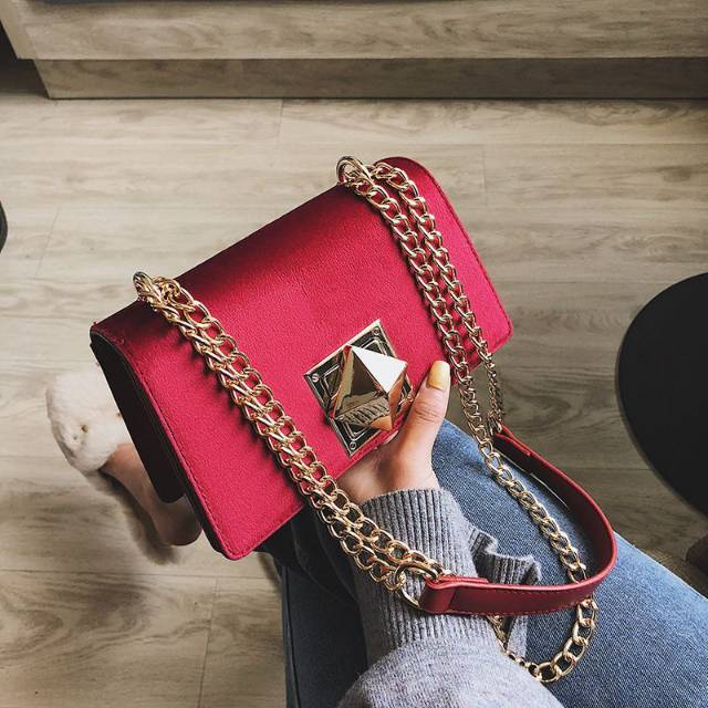 Tas selempang Wanita Batam | Tas Selempang Velvet Bludru Rantai Hitam dan Merah
