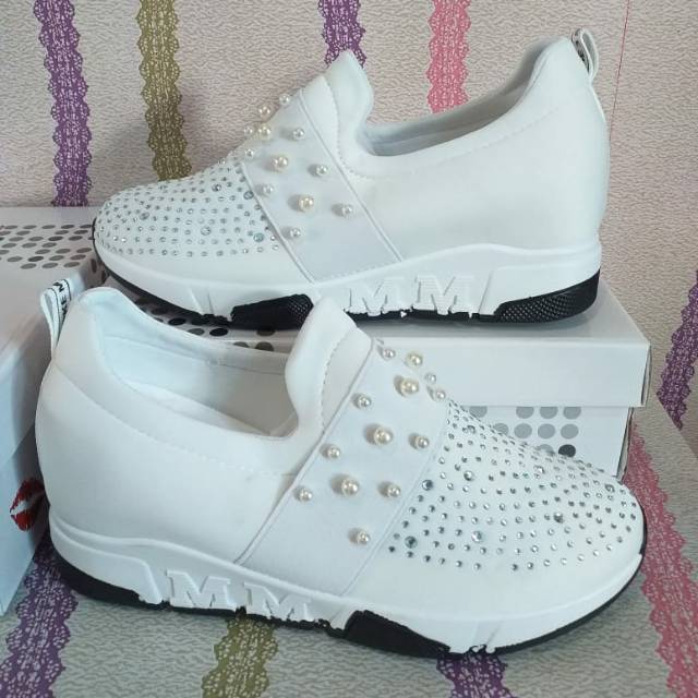 SEPATU WEDGES SOFIYA