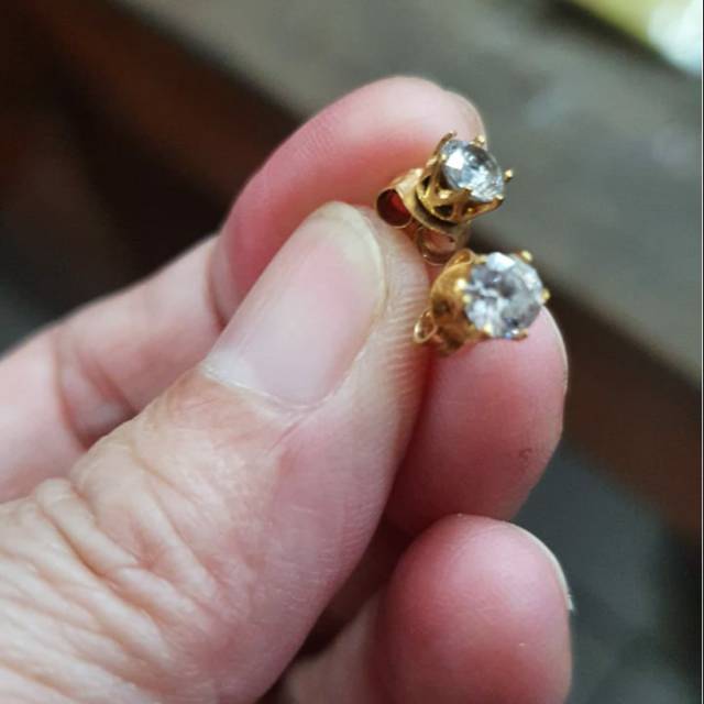Giwang anting tusuk desy desi mata putih emas asli 70% 700
