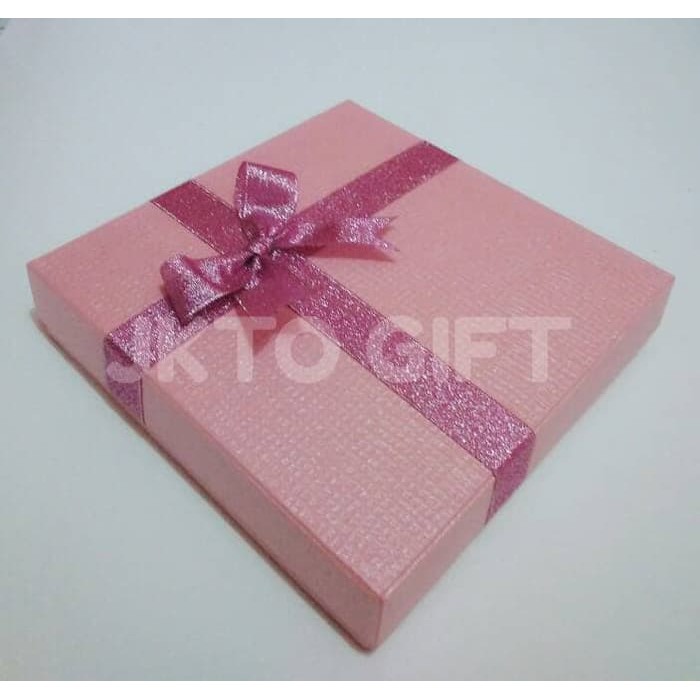 

KADO PERNIKAHAN kotak kado gift box (20x20x4)cm ADWA WAW