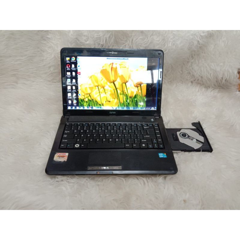 Laptop Zyrex Cruiser cn4760 Ram 3gb HDD 320gb core i3