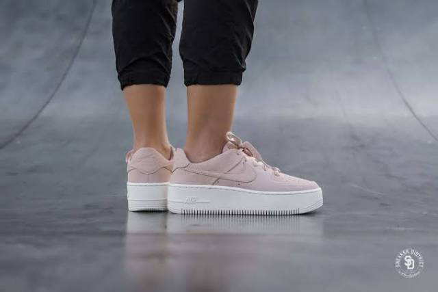 NIKE AIR FORCE 1 SAGE LOW PARTICLE 