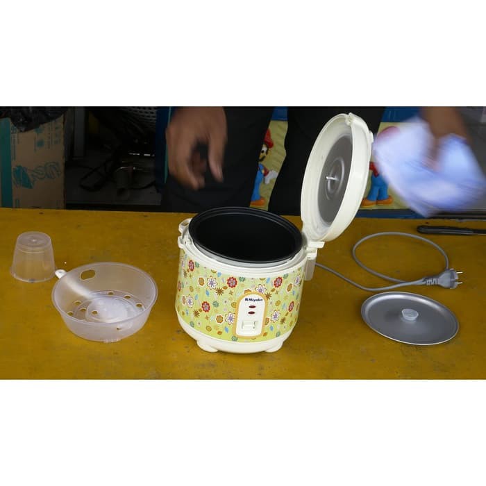 Best Seller MIYAKO Rice Cooker Mini 0.6 Liter - MCM-609 mcm609 mcm 609 miyako