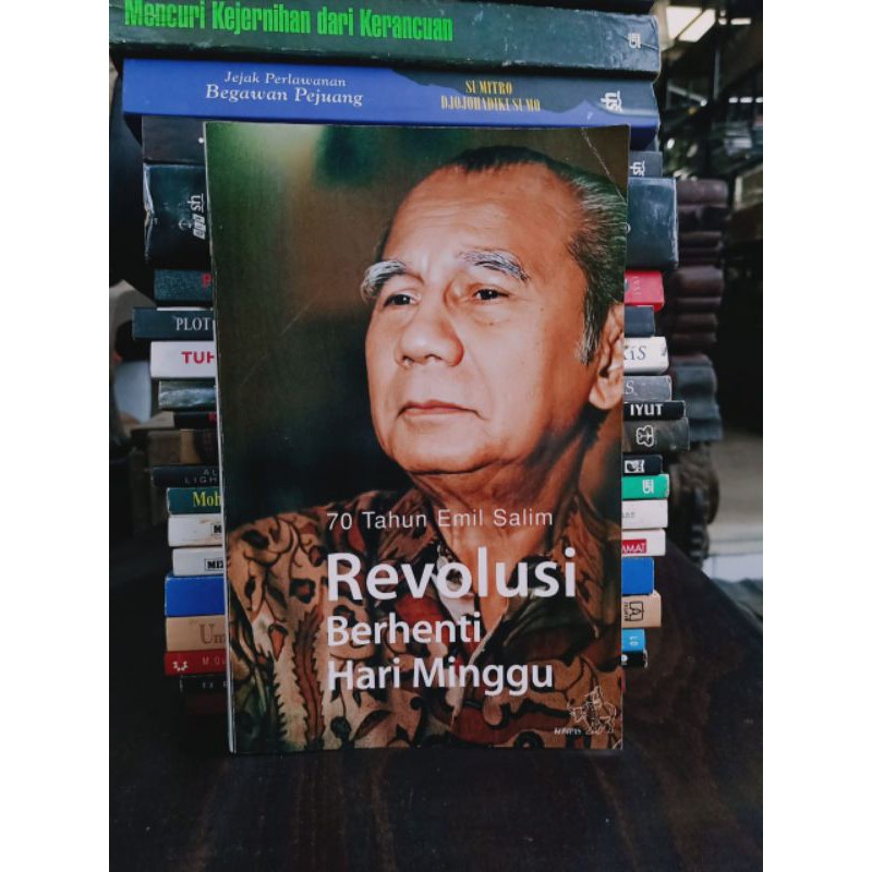 Buku Original - 70 Tahun Emil Salim - Revolusi Berhenti Hari Minggu