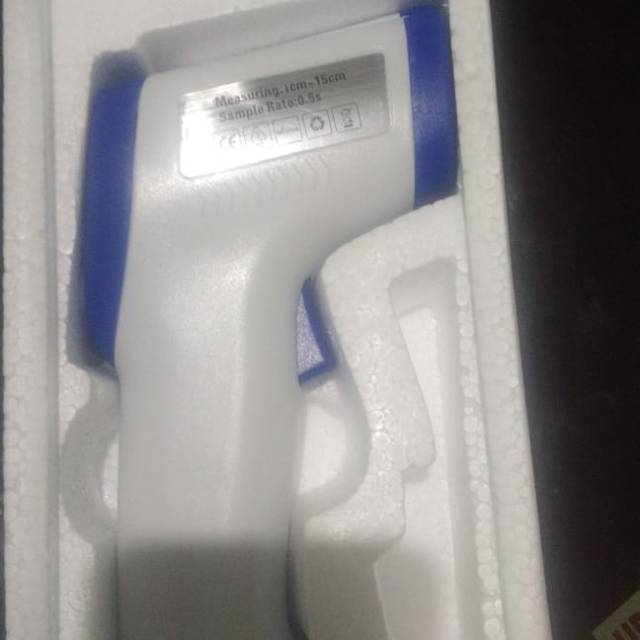 Pengukur suhu badan tembak