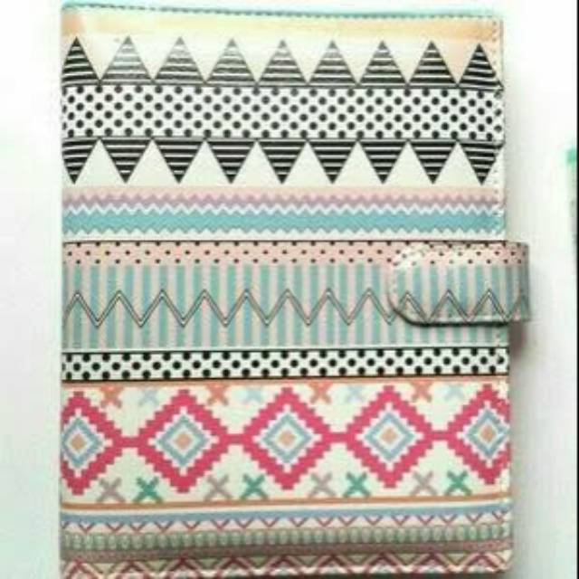 

Binder tribal vintage zigzag hijau