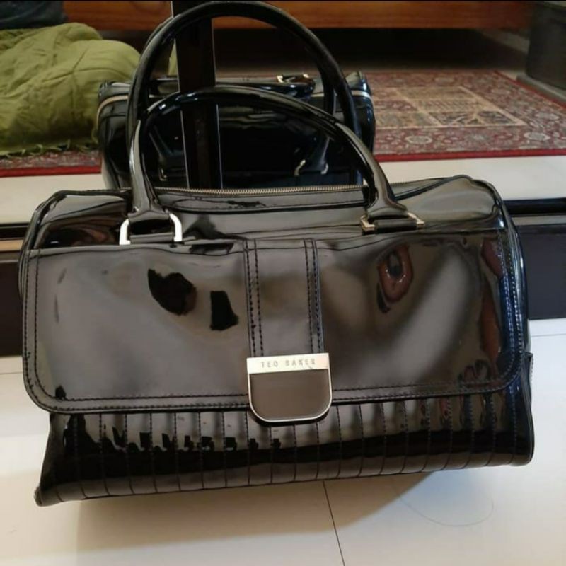 PRELOVED TED BAKER BLACK PATENT BAG