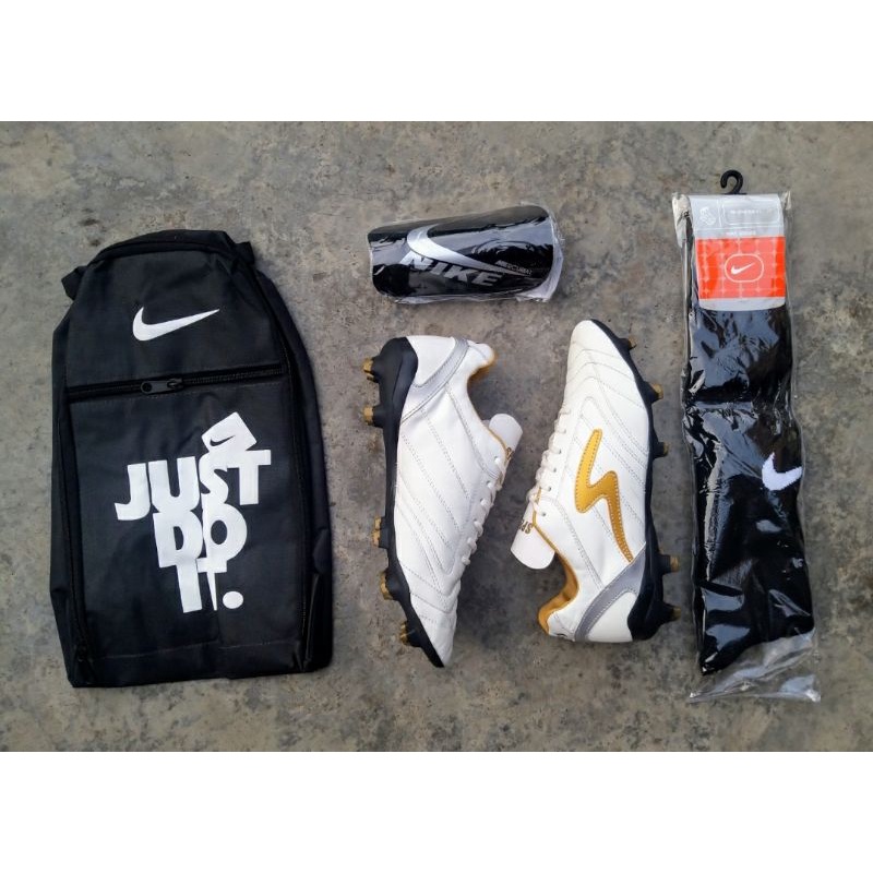 Bisa bayar di tempat cod ( PAKET KOMPLIT  ) SEPATU BOLA  nike cr7 booth superfly-3 putih kulit