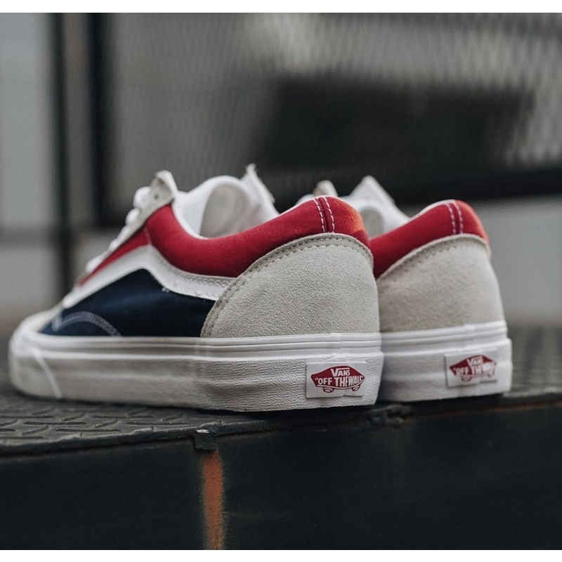 (SALE) V4NS OLDSKOOL RETRO BLOCK WHITE RED BLUE