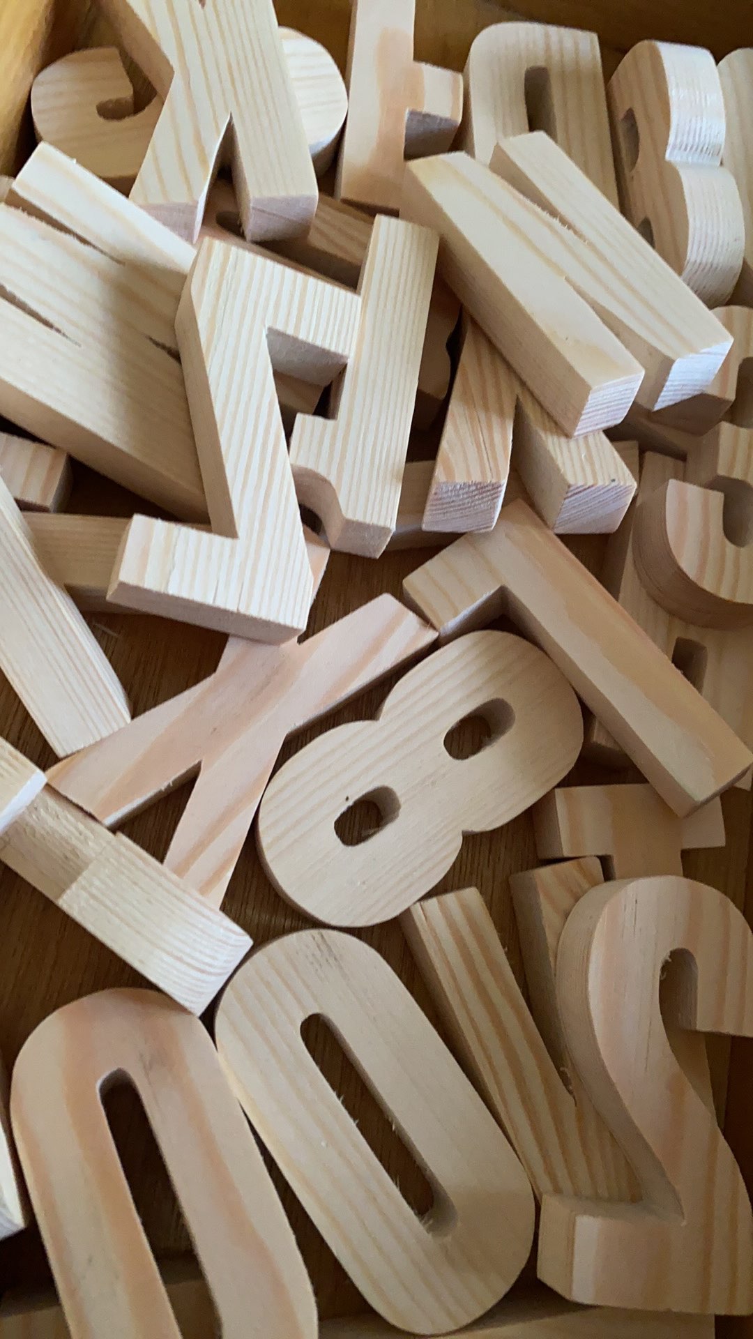 Huruf  Kayu Tinggi 6,5cm Tebal 1,5cm