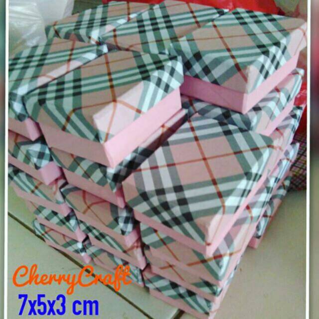 

Kotak Kado Kombinasi Mini Ukuran 7x5x3 cm
