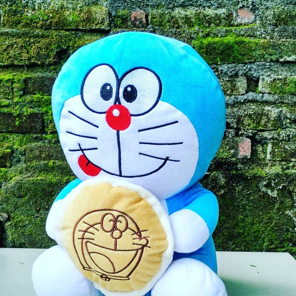 boneka doraemon dorayaki L ukuran 40 cm KBC TOYS