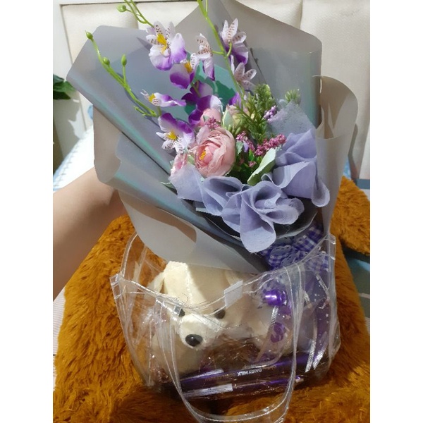 

Hampers Bouquet Ungu