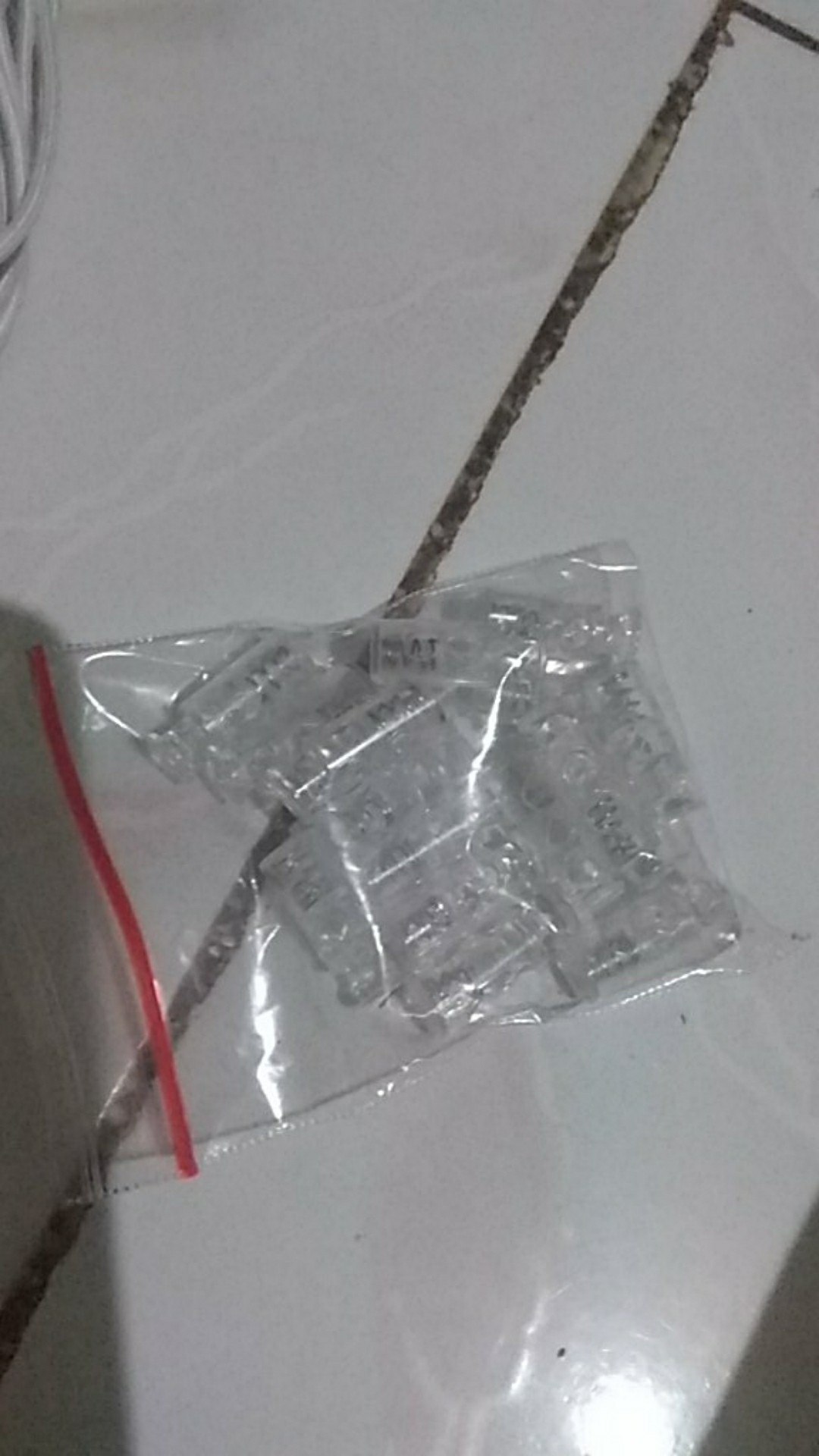 Stopper Transparan Model Botol Dua Lubang Bening