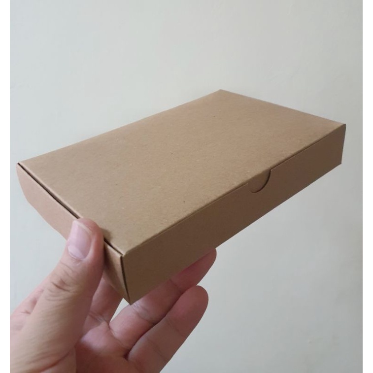 

Dus mochi 18x12x3 sekat 12 uk per sekat. 4x4x3 cm ( 1 pack isi 10 pcs dus )