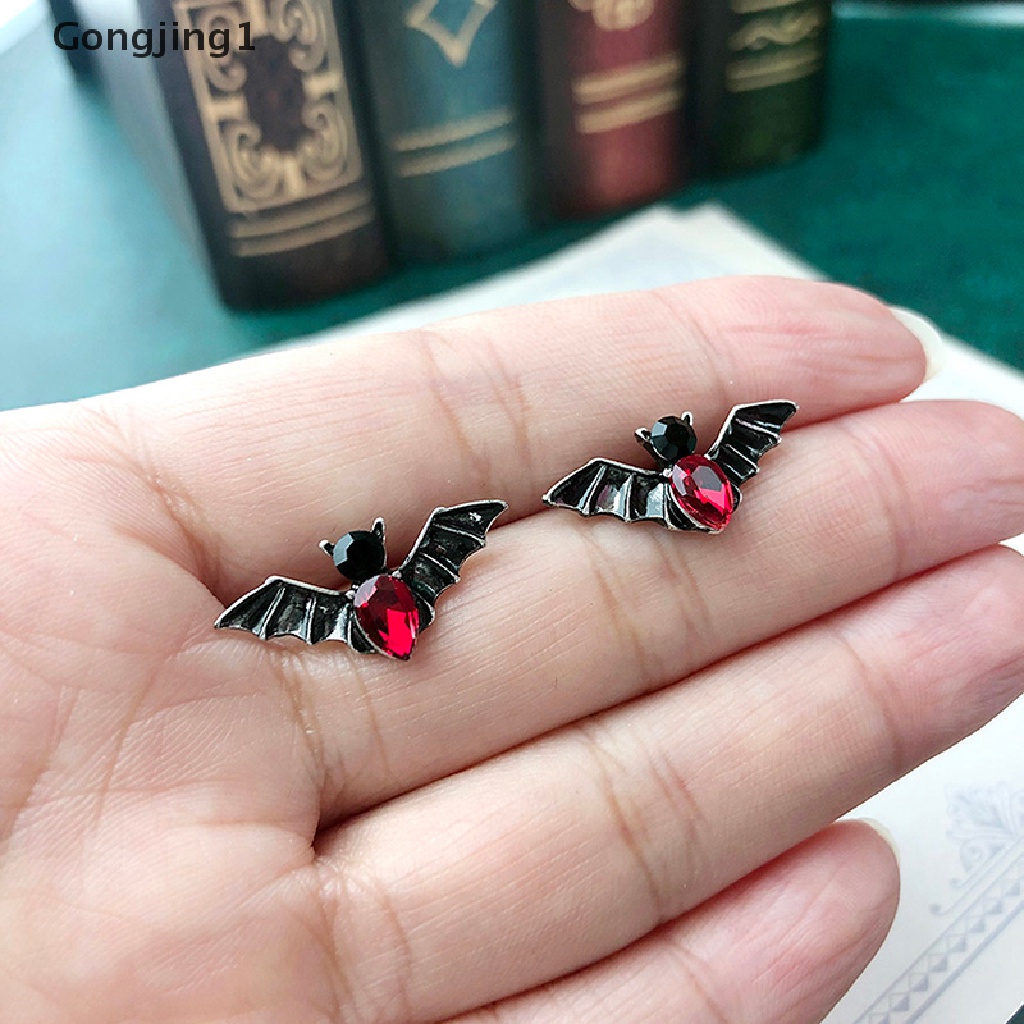 Gongjing1 Anting Tusuk Desain Kelelawar Hias Kristal Merah Gaya Punk / Kuno Untuk Hadiah / Pesta