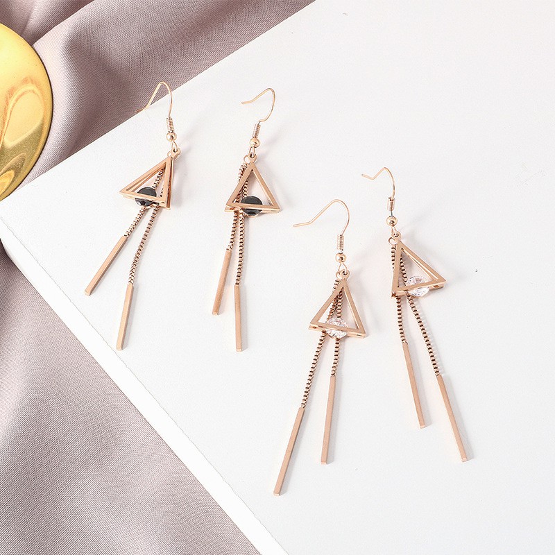 Anting juntai segitiga zircon Fashion Korea Titanium Anti Karat - ercassia