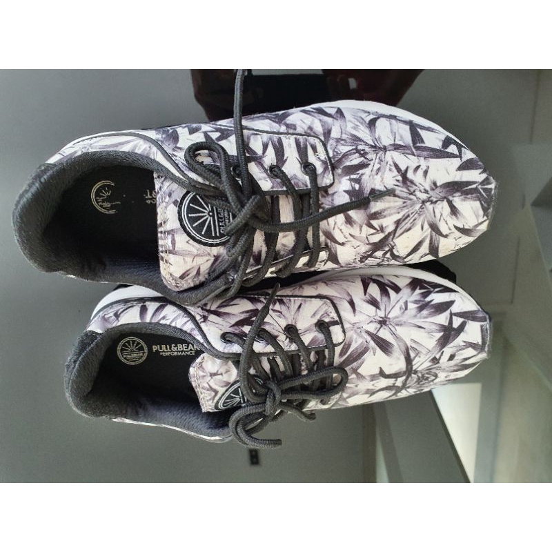 Sepatu pull and bear performance pria original