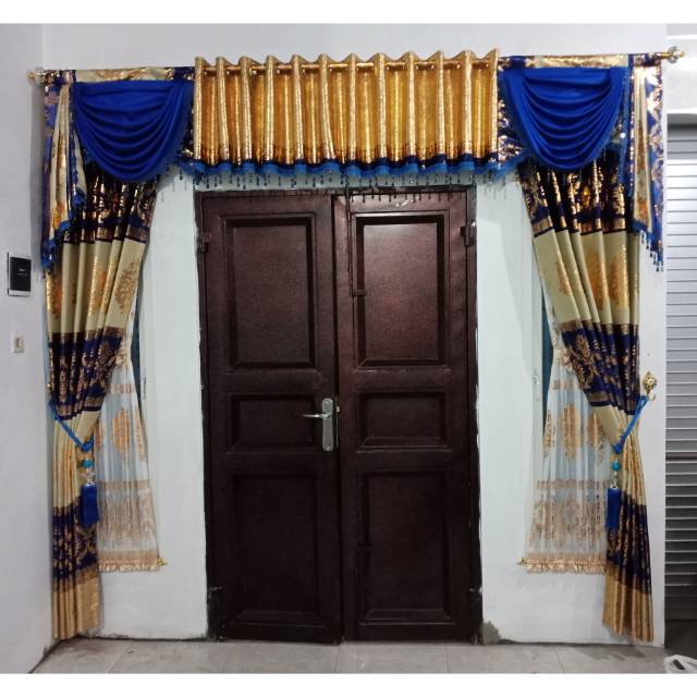 Satu set gorden gordyn kupu tarung