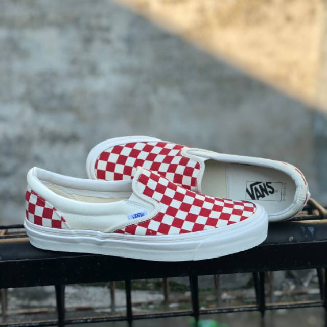 checker board red vans