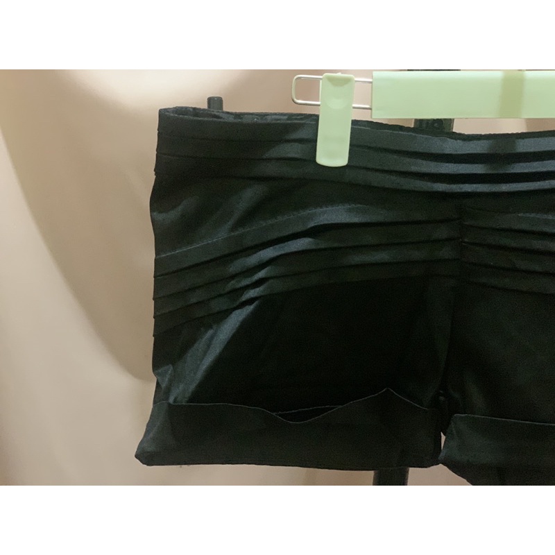 preloved celana mini wanita merk avenue basic