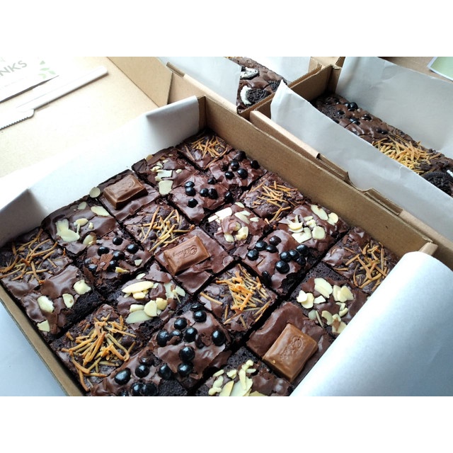 

Fudgy Brownies 20*20 | Brownies Panggang | Brownies Melted | Coklat | Keju | Makanan Ringan | Hampers Kue