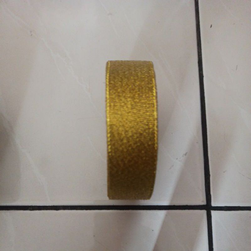 

1 roll pita satin 1inchi 2.5cm 25yard emas