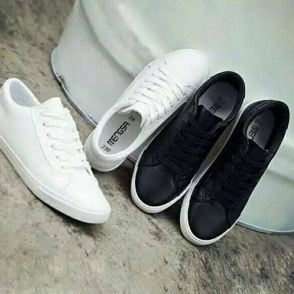 Terbagus.. Sepatu Sneakers Wanita Full White & Black