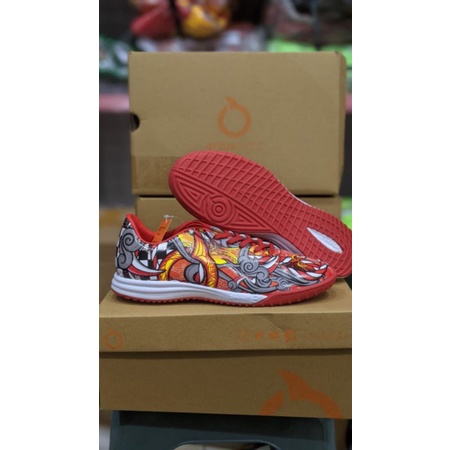 Sepatu futsal ortuseight catalyst Bima in