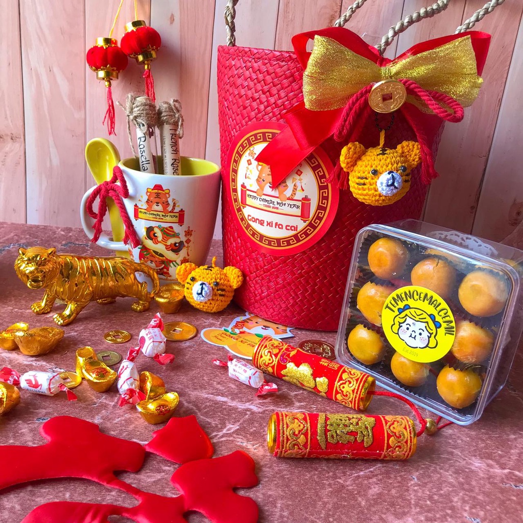 

HAMPERS SINCIA IMLEK CHINESE NEW YEAR COOKIES PREMIUM TEA HADIAH NASTAR