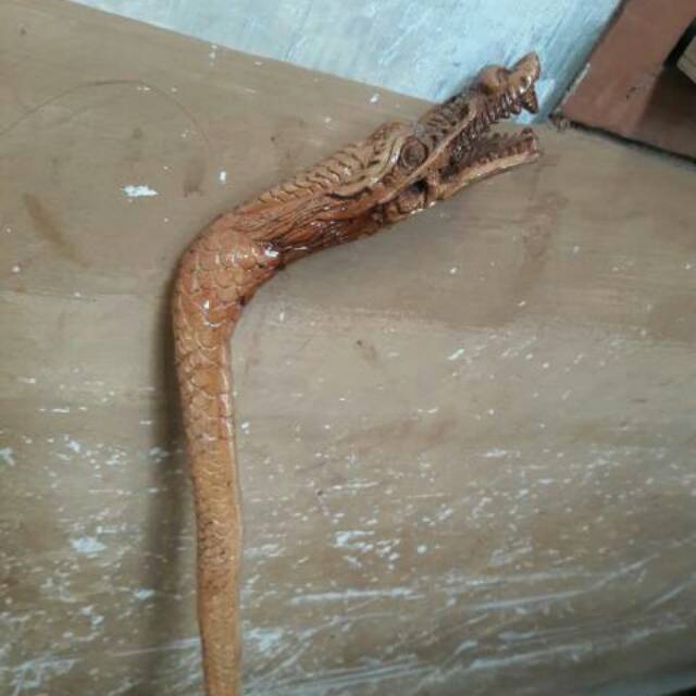 Tongkat jalan ukir nga kayu stigi setigi