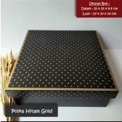 

Kotak Kado Persegi / Gift Box 27 x 27 x 10 - POLKA HITAM