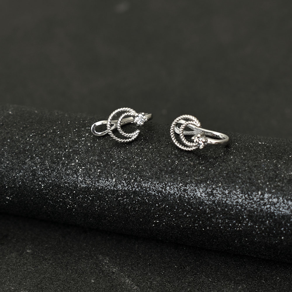 Anting Klip Tanpa Tindik Bentuk Bulan Warna Silver Untuk Wanita